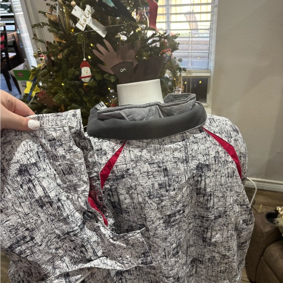 Stylish Gray and Pink Winter Jacket - Picture 5 of 8